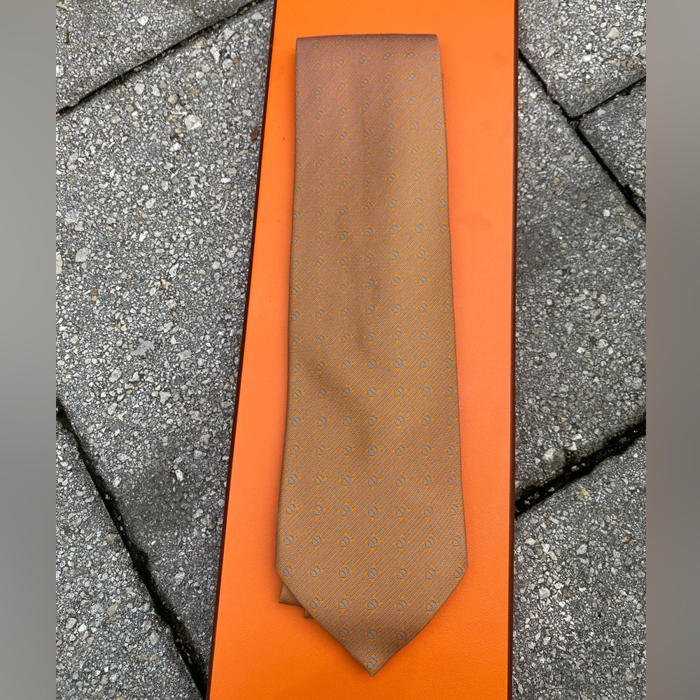 Hermes  silk Maillon print tie-bundle